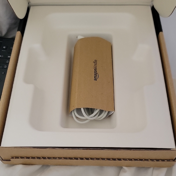 Never Used. Amazon Kindle Gray eBook Reader with E-Ink Display - Picture 12 of 17